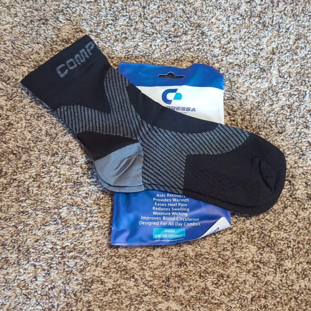 NWT Compressa Compression Socks - Picture 4 of 4